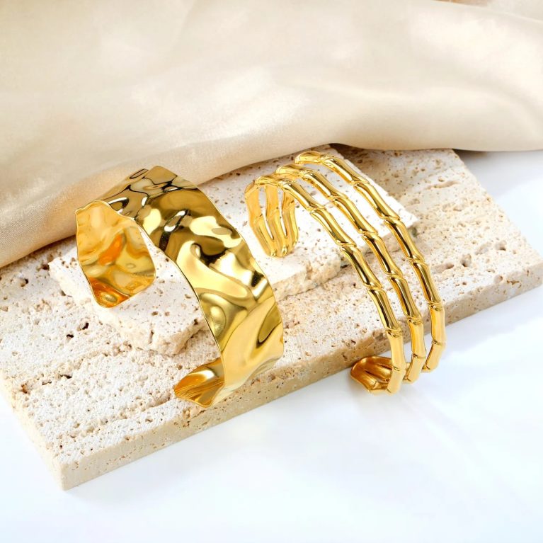 3.6 x 18mm Wide Open Flexible Bangle – Gold